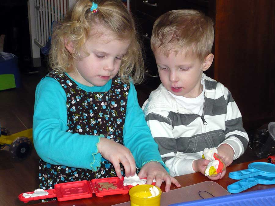 kinderen_samen_spelen Parento biedt gastouders voor de opvang van kinderen in Alkmaar, Bergen, Schermerhorn, Koedijk en Schoorl. Ook opvang aan huis is mogelijk.