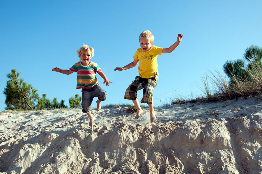 kinderen_spingen_juigen Parento Alkmaar bemiddelt voor verantwoorde kinderopvang bij gastouders in Alkmaar en omgeving. Maatwerk en opvang thuis is ook mogelijk.