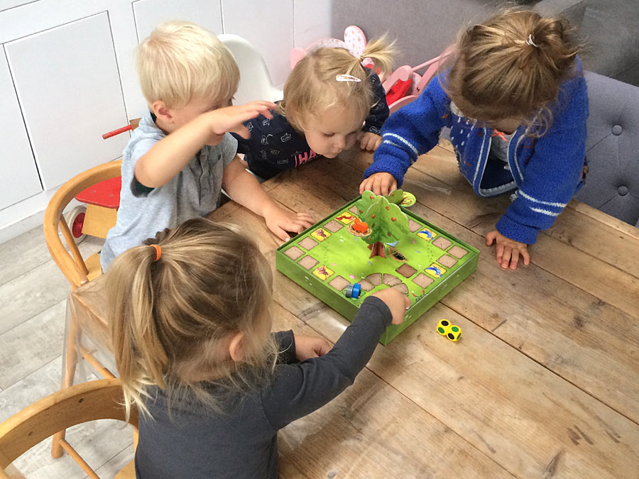 Veel ouders kiezen bewust voor kleinschalige opvang voor hun kinderen, in een huiselijke omgeving, in Alkmaar, Bergen of Schoorl.